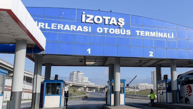 İzmir'de otogar krizi büyüyor: Belediyeden İZOTAŞ'a işgalci benzetmesi
İzmir Büyükşehir Belediyesinden 'otogar' kararına İtiraz