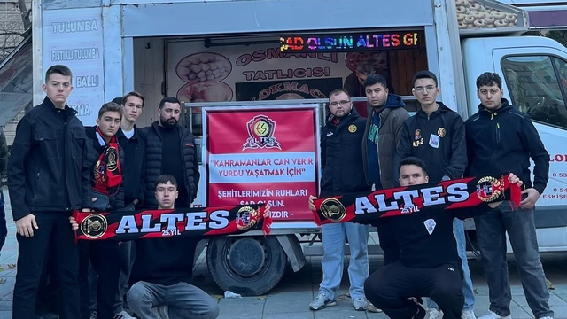 Eskişehirspor taraftarı, şehitler için lokma hayrı düzenledi