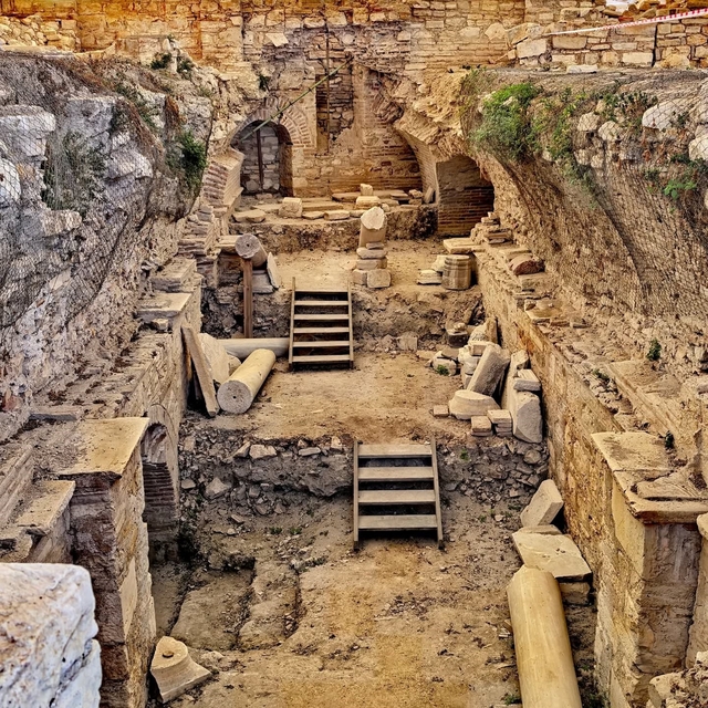 Ege'nin tarihi hazinesi Kadıkalesi, ziyaretçilerini bekliyor