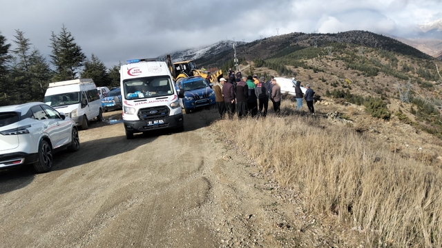 Adana'da kaza yapan otomobilden atlamaya çalışan sürücü öldü