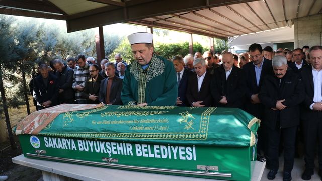 TÜRK-İŞ Genel Başkanı Ergün Atalay'ın kayınvalidesi son yolculuğuna uğurlandı