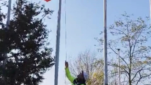 Hayrabolu Jandarması'nın bayrak hassasiyeti duygulandırdı