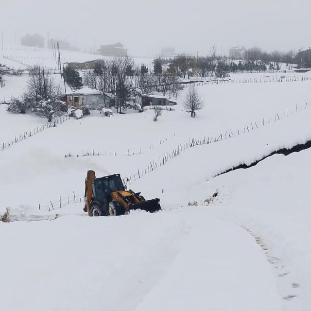 Ordu'nun yüksek kesimlerinde karla mücadele sürüyor