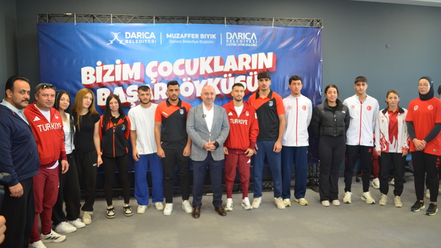 Kocaeli'de milli sporcular "Bizim Çocukların Başarı Öyküsü" programına katıldı