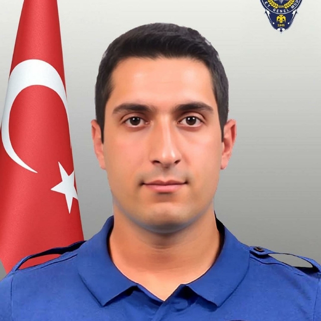 Polis aracı TIR'a çarptı: 1 şehit, 1 yaralı (2)