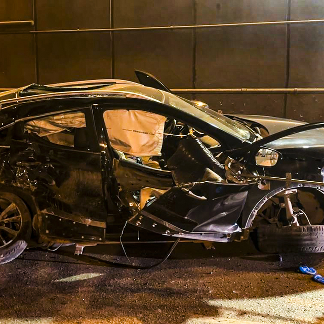 Karşı şeride geçen cip, kamyonet ile kafa kafaya çarpıştı; 2 ölü, 1 yaralı