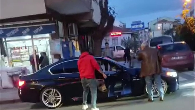 Boşandığı eşiyle ilişkisi olduğu iddia edilen arkadaşı tarafından öldürüldü