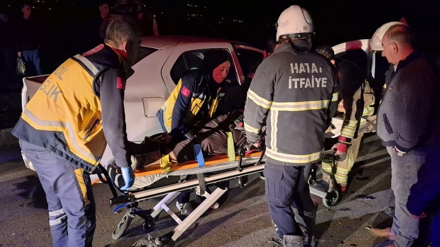 Hatay'da iki otomobil çarpıştı: 4 yaralı