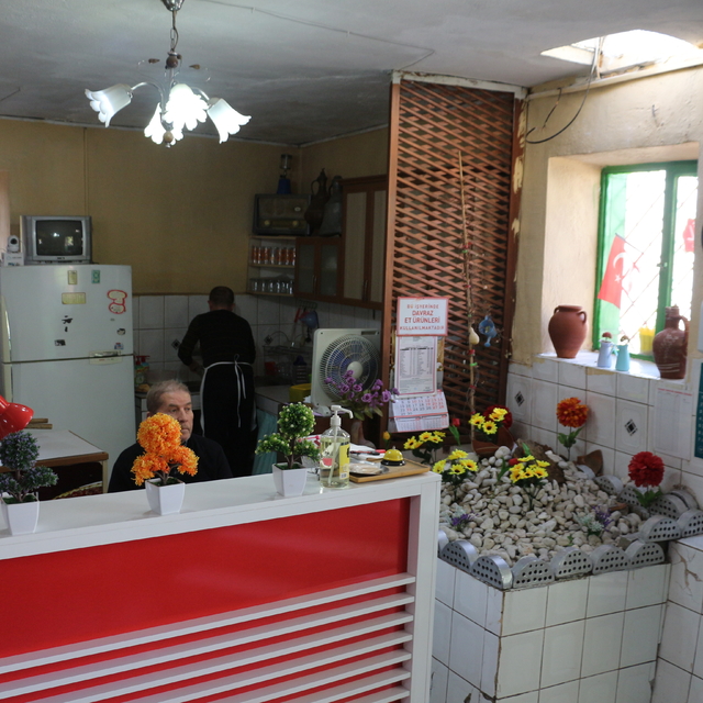 Pide salonundaki isimsiz mezar şaşırtıyor