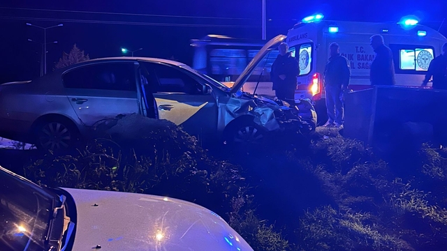 Sinop'ta iki otomobilin çarpışması sonucu 2 kişi yaralandı