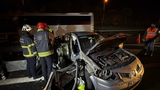 Kocaeli'de üç aracın karıştığı trafik kazasında 6 kişi yaralandı