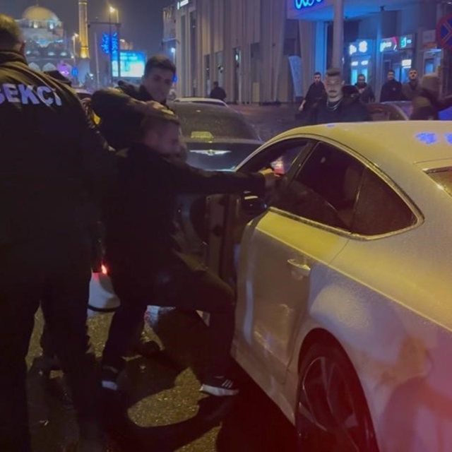 Kayseri'de gece kulübünde çıkan kavga sokağa taştı