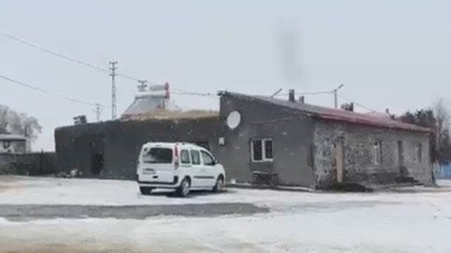 Kars'ta yüksek kesimlere kar yağdı