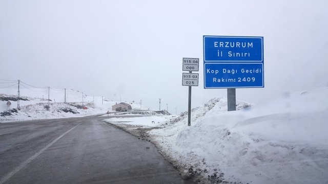 Kop Dağı'nda kar yağışı aralıklarla devam ediyor