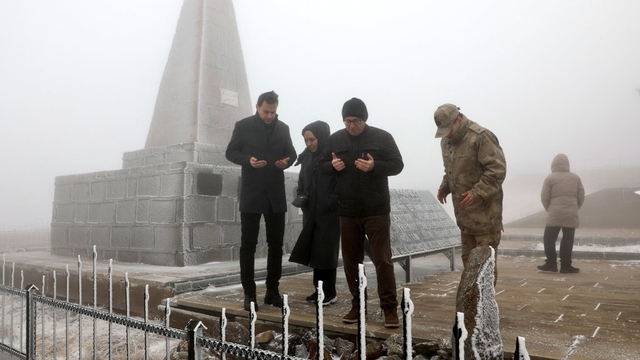 Kars Valisi Polat, 3 bin rakımdaki Allahuekber Şehitliğini ziyaret etti