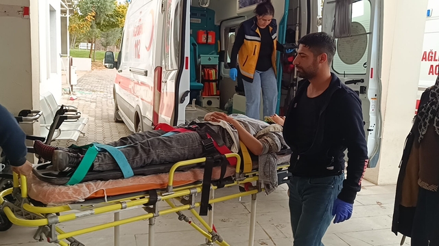 Adıyaman'da otomobil şarampole devrildi: 5 yaralı