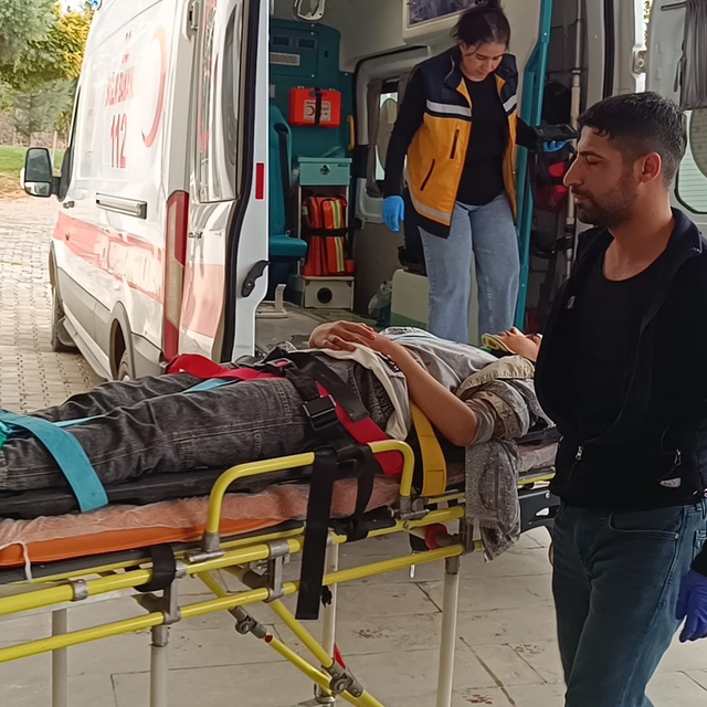 Adıyaman'da otomobil şarampole devrildi: 5 yaralı