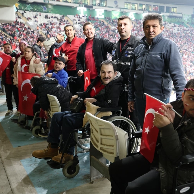 Osmangazi Belediyesi engelli bireylere milli maç heyecanı yaşattı