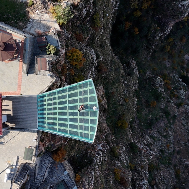 Gümüşhaneli müzisyenden tarihi mekanlarda viyolonsel ile eşsiz performans