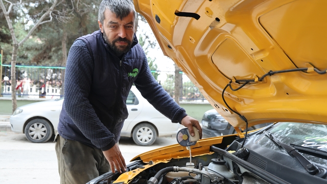 Oto bakım ustasından uyarı: "450 liradan kaçarak 40 bin liralık masrafa girmeyin"
Antifriz bakımı yapılmazsa motor bloğunda çatlama olabilir
