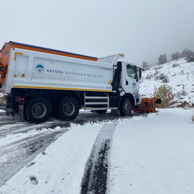 Kar yağdı, ekipler sahaya indi