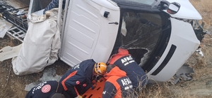 Elazığ'da pikap şarampole uçtu: 2 yaralı