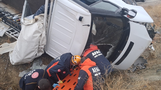 Elazığ'da pikap şarampole uçtu: 2 yaralı