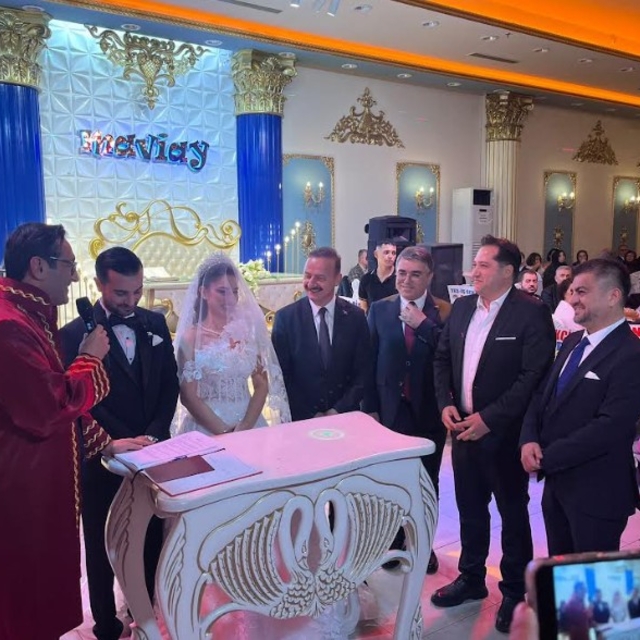 Anahtar Parti Genel Başkanı Ağıralioğlu nikah şahidi oldu