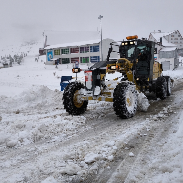 Sivas'ta yoğun kar nedeniyle 46 yerleşim yerine araç ulaşımı sağlanamıyor