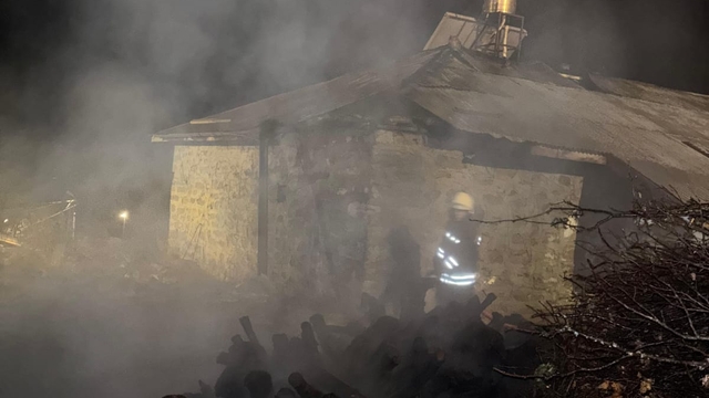 Konya'da çıkan yangında ev kullanılamaz hale geldi