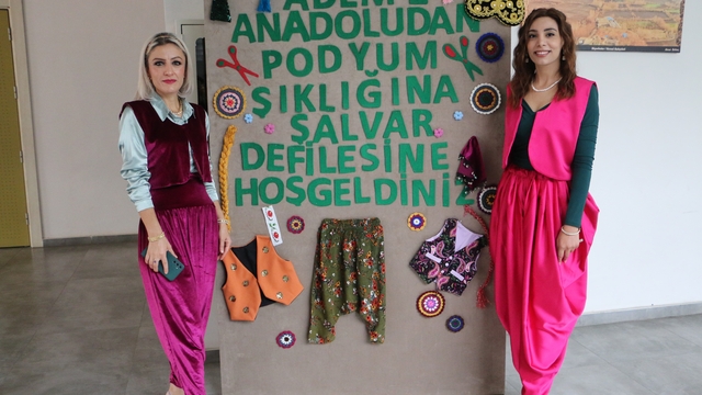 Diyarbakır'da şalvar defilesi
Diyarbakır'da "Köklerden Podyuma Zamansız Moda Şalvar Defilesi" düzenlendi