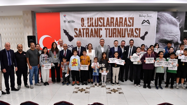 '9. Uluslararası Satranç Turnuvası'nda ödüller sahiplerini buldu