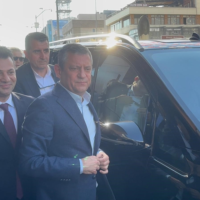 CHP Genel Başkanı Özel Gaziantep'te partililerle bir araya geldi