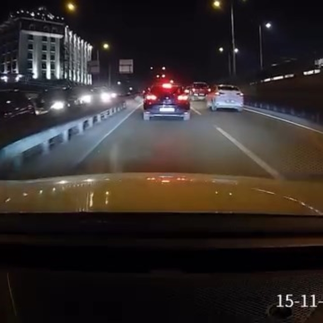 Bursa'da zincirleme kaza kameraya yansıdı
Hızla gelen otomobil, diğer otomo...