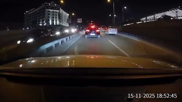 Bursa'da zincirleme kaza kameraya yansıdı
Hızla gelen otomobil, diğer otomobilin üzerine çıktı