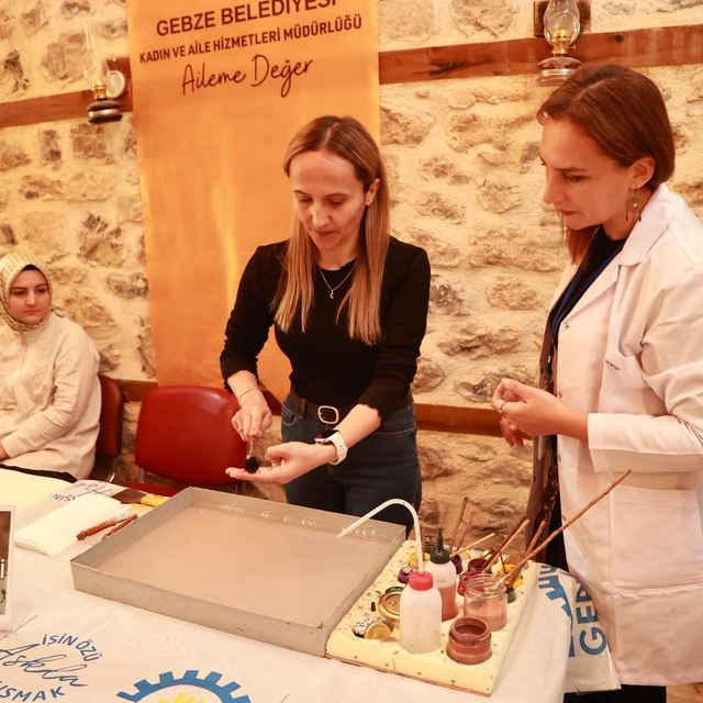 Tarihi mekanda "ebru" etkinliği