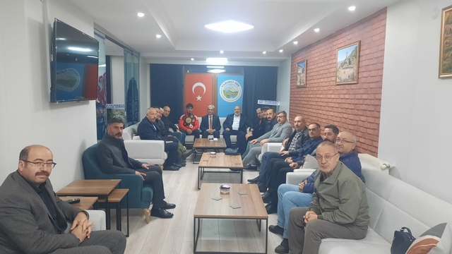 Karakucak Güreşleri Dünya Şampiyonası birincisi Keleş'ten Yıldızeli Derneği'ne ziyaret