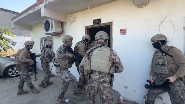 Batman'da silah kaçakçılarına büyük darbe: 2023-2025 yıllarını kapsayan dönemde 2 binden fazla silah ele geçirildi