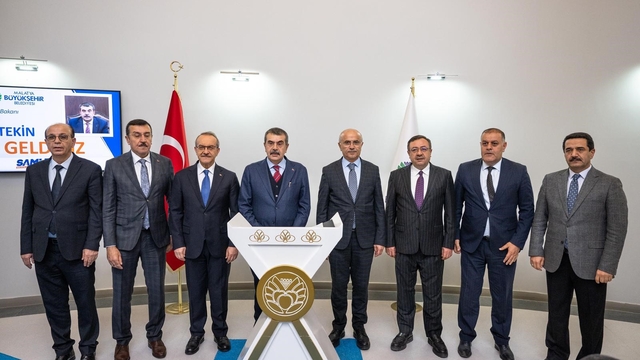 Millî Eğitim Bakanı Tekin, Malatya Büyükşehir Belediye Başkanı Er'i ziyaret etti