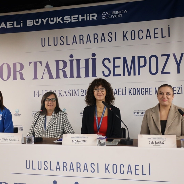 Kadın sporcular sempozyumda yaşadıkları zorlukları anlattı
Halter Antrenörü...