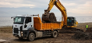 Sapanca Gölü kıyılarında ekosistemi koruyan temizlik