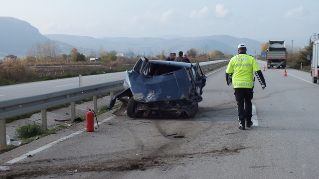 Tokat'ta otomobil ile tırın çarpıştığı kazada 2 kişi yaralandı