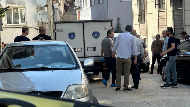 Bursa'da 3 çocuğunu katleden baba, tutuksuz yargılanma talep etmiş
Cani baba: "Çocuklardan ayrılırsan üzülür müsün? Çok ağlama, çocuklar kara toprak oldu, deli ettin beni"