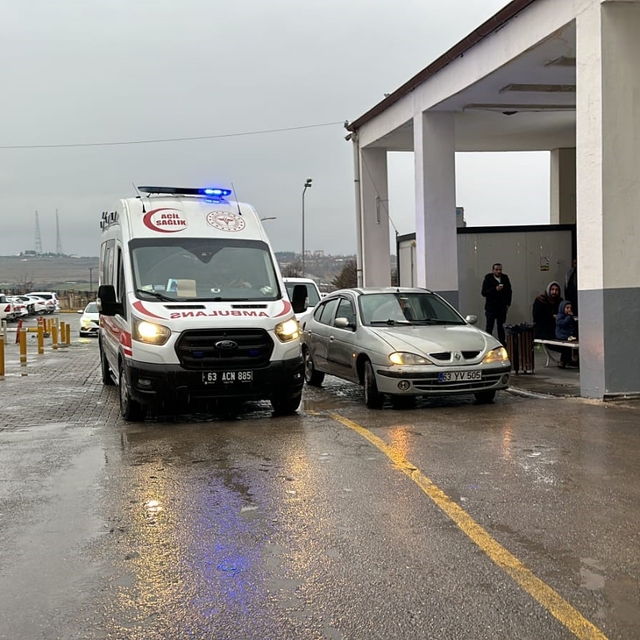 Siverek'te Otomobil ile Traktör Çarpıştı: 5 Yaralı