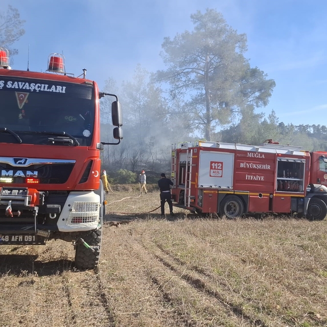 Yatağan'daki iki ayrı arazi yangını büyümeden söndürüldü