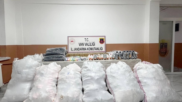 Başkale'de 4 milyon 163 bin TL değerinde kaçak malzeme ele geçirildi