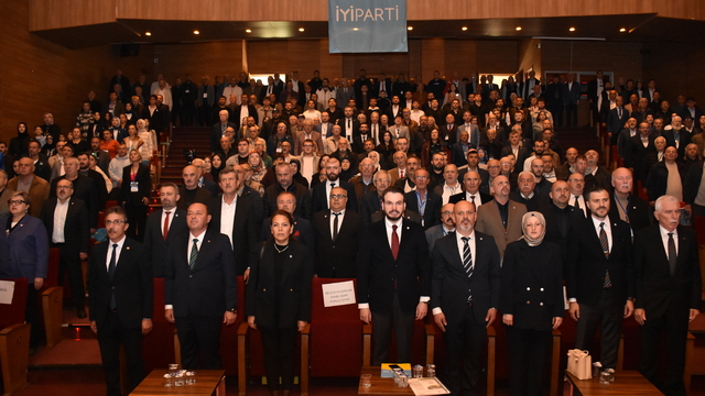 İYİ Parti Genel Başkan Yardımcısı Özatıcı, Sakarya 4. Olağan İl Kongresi'ne katıldı