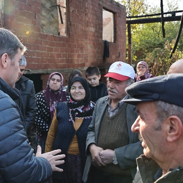 Vali Bakan açıkladı: Yaşlı çiftin yanan evleri el birliğiyle yeniden inşa e...