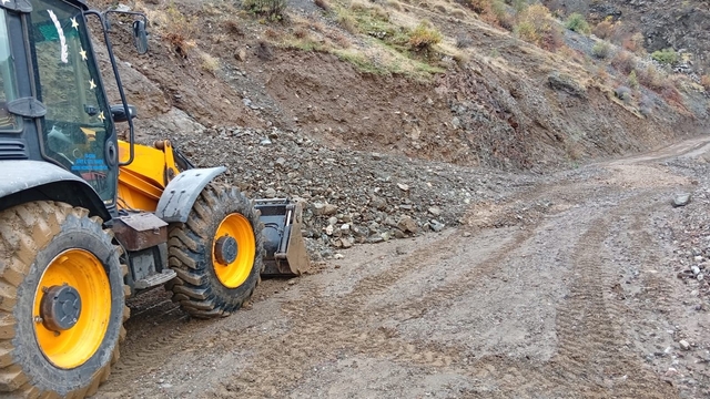 Siirt'te sağanak yağış heyelana neden oldu