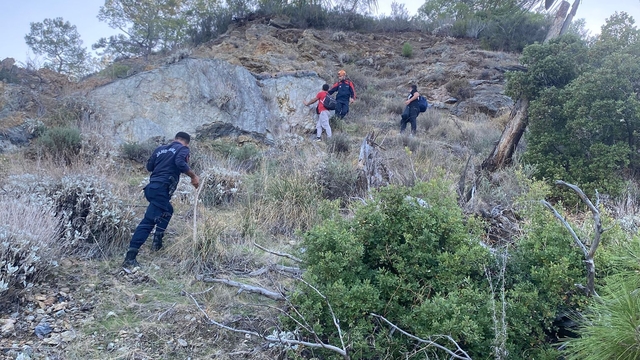 Antalya'da dağda mahsur kalan kişi kurtarıldı